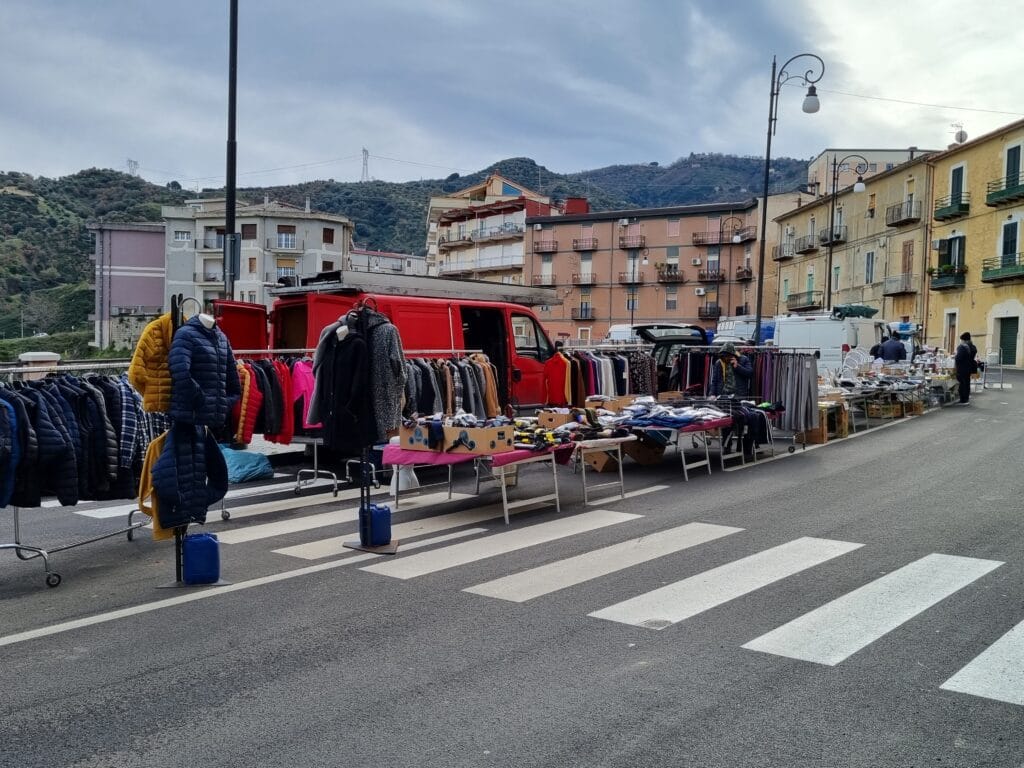 Mercato a San Francesco Mercato a San Francesco: Corigliano Rossano - fiera - prodotti - evento - festa -
