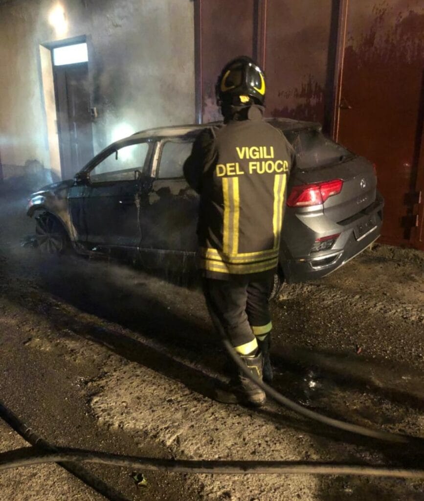 Corigliano Rossano: 29ª auto incendiata - Donna Colpita - Extracomunitario aggredito