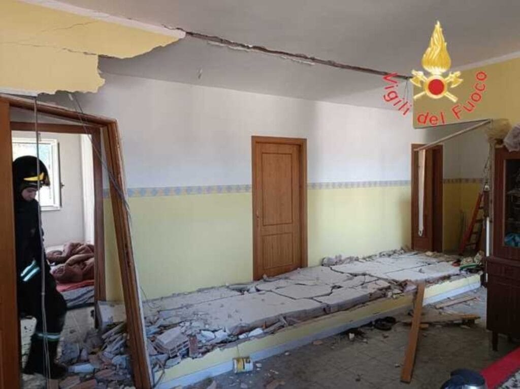 Foto - Fuga di Gas: Casa Inagibile dopo Esplosione