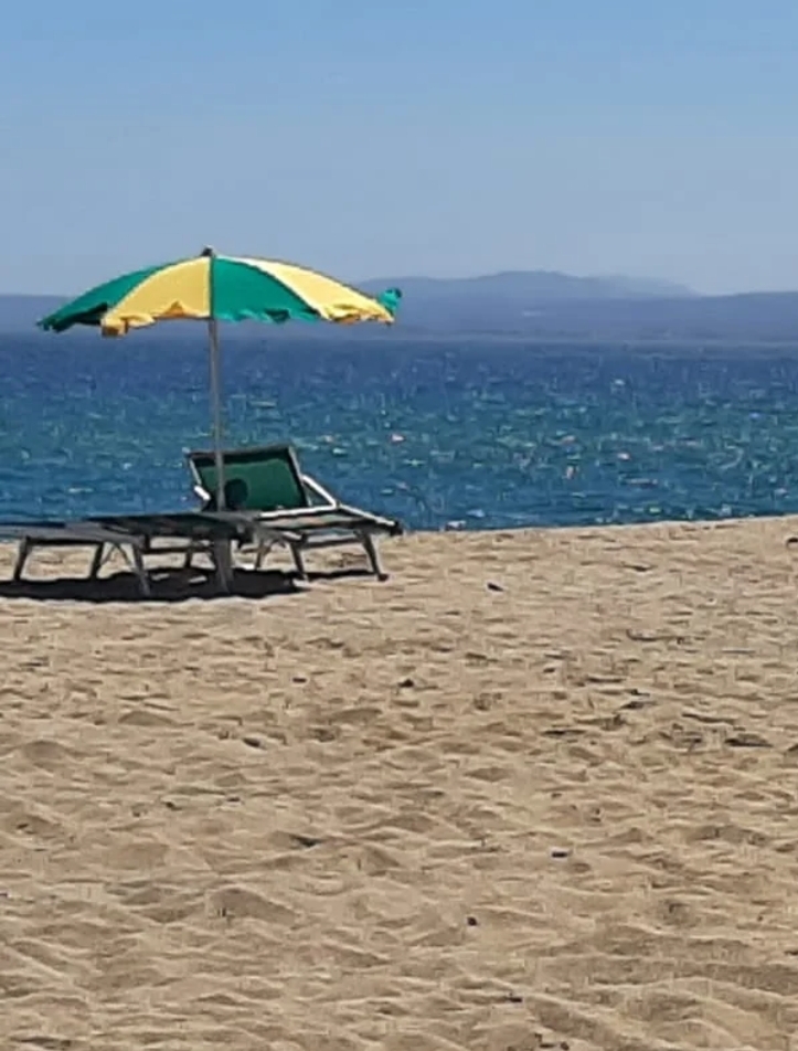 Ombrelloni sulla spiaggia pubblica: Occupazione suolo pubblico demaniale a Corigliano Rossano