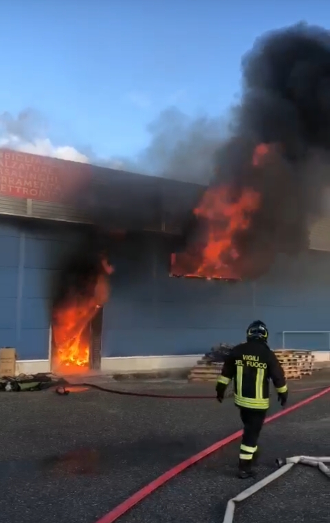 Video : Incendio Capannone Corigliano Rossano