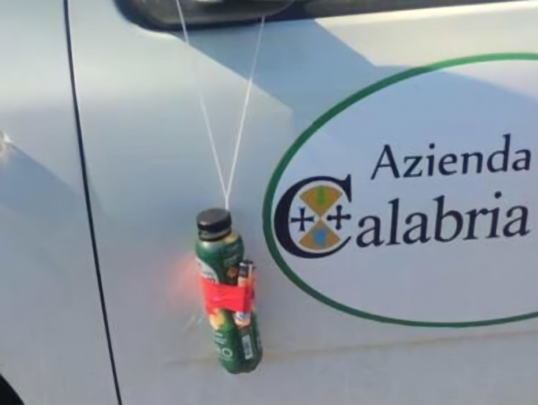 Molotov su Auto Calabria Verde
